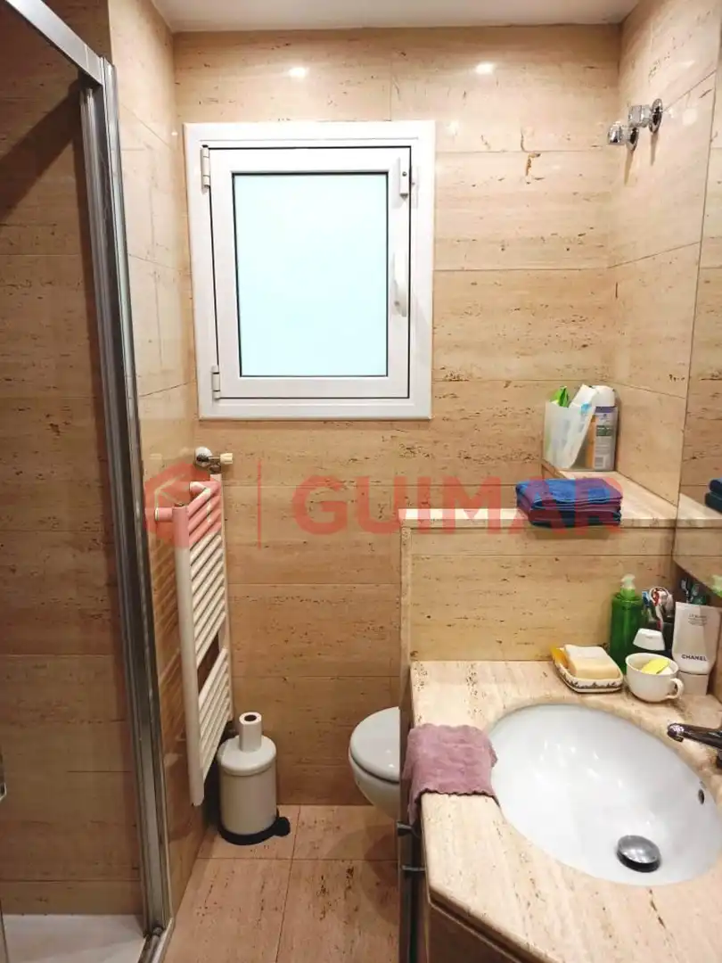 Bany de Pis en venda en Barcelona amb Aire condicionat, Jardí privat i Parquet