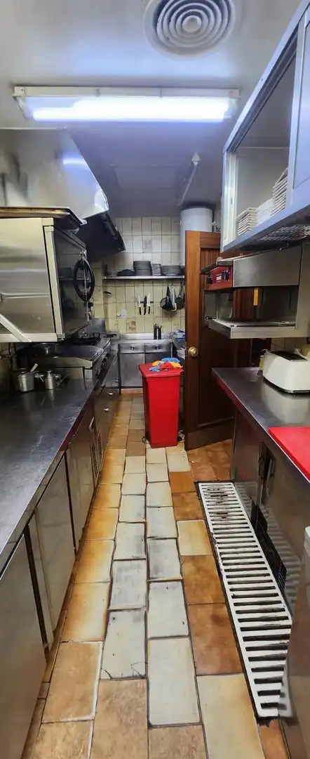 Cuina de Local de lloguer en Zaragoza amb Aire condicionat