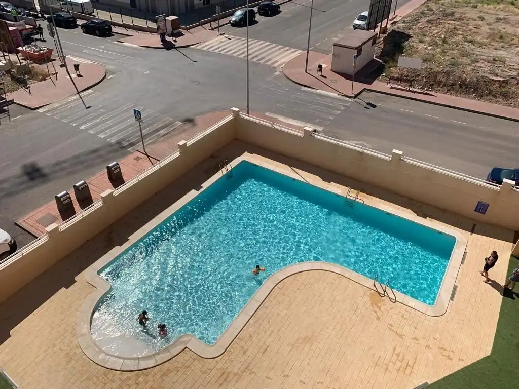 Piscina de Apartamento de alquiler en Águilas con Aire acondicionado, Calefacción y Trastero