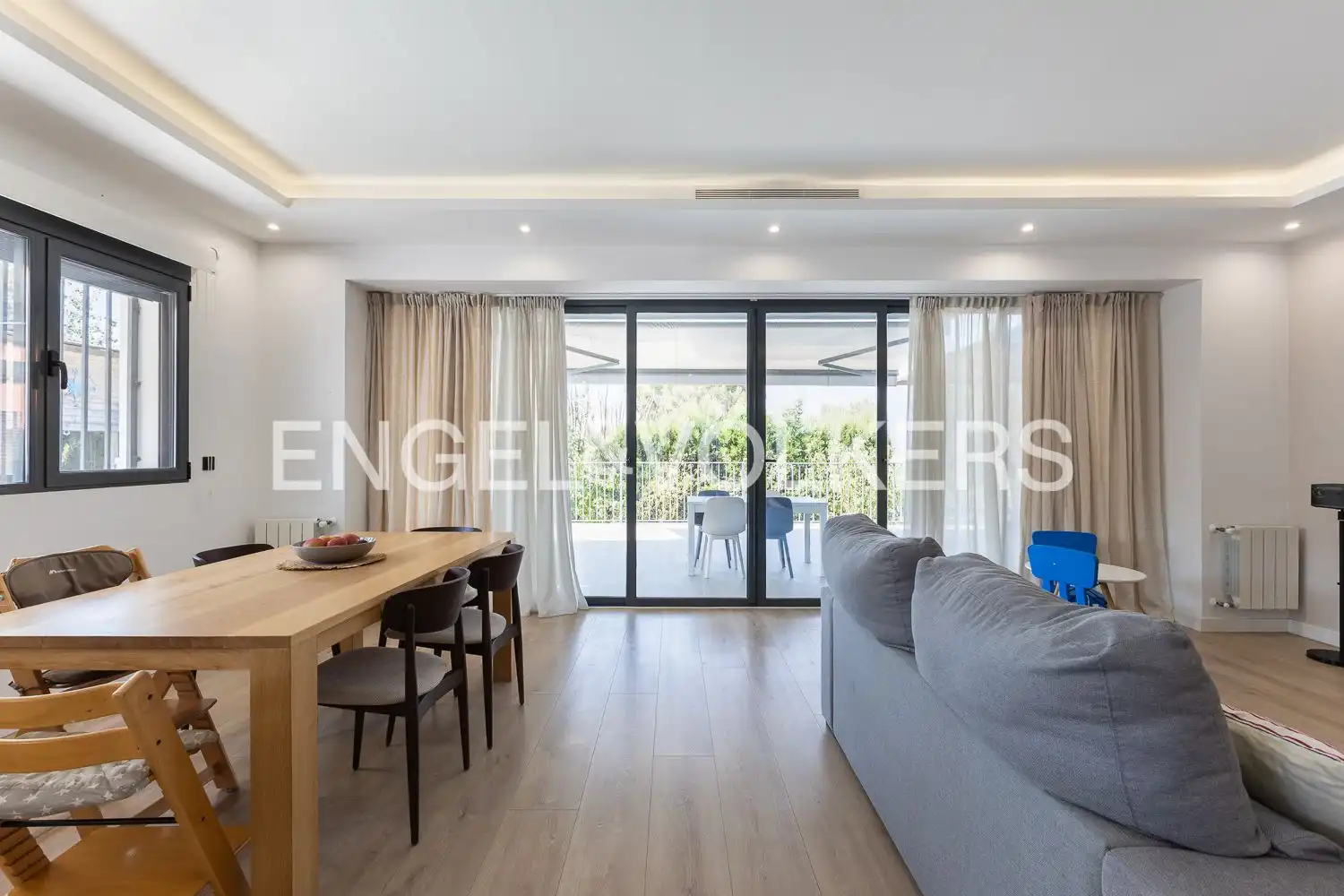 Sala de estar de Casa o chalet en venta en Torrent con Aire acondicionado, Calefacción y Jardín privado