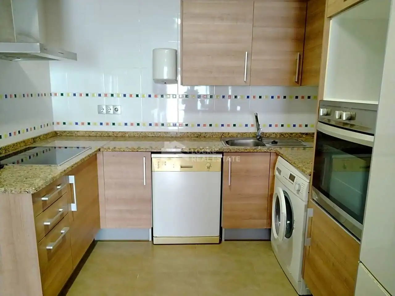Küche von Wohnung zum Verkauf in Almazora / Almassora mit Klimaanlage, Terrasse und Möbliert