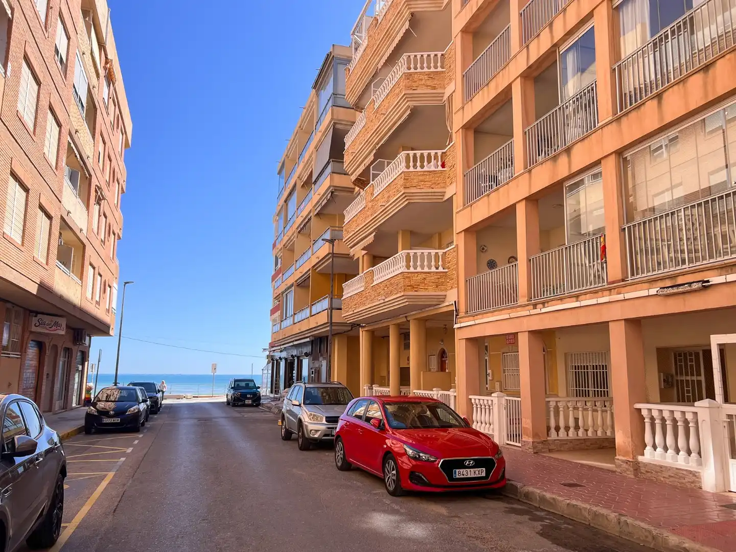 Vista exterior de Ático en venta en Guardamar del Segura con Terraza, Amueblado y Horno