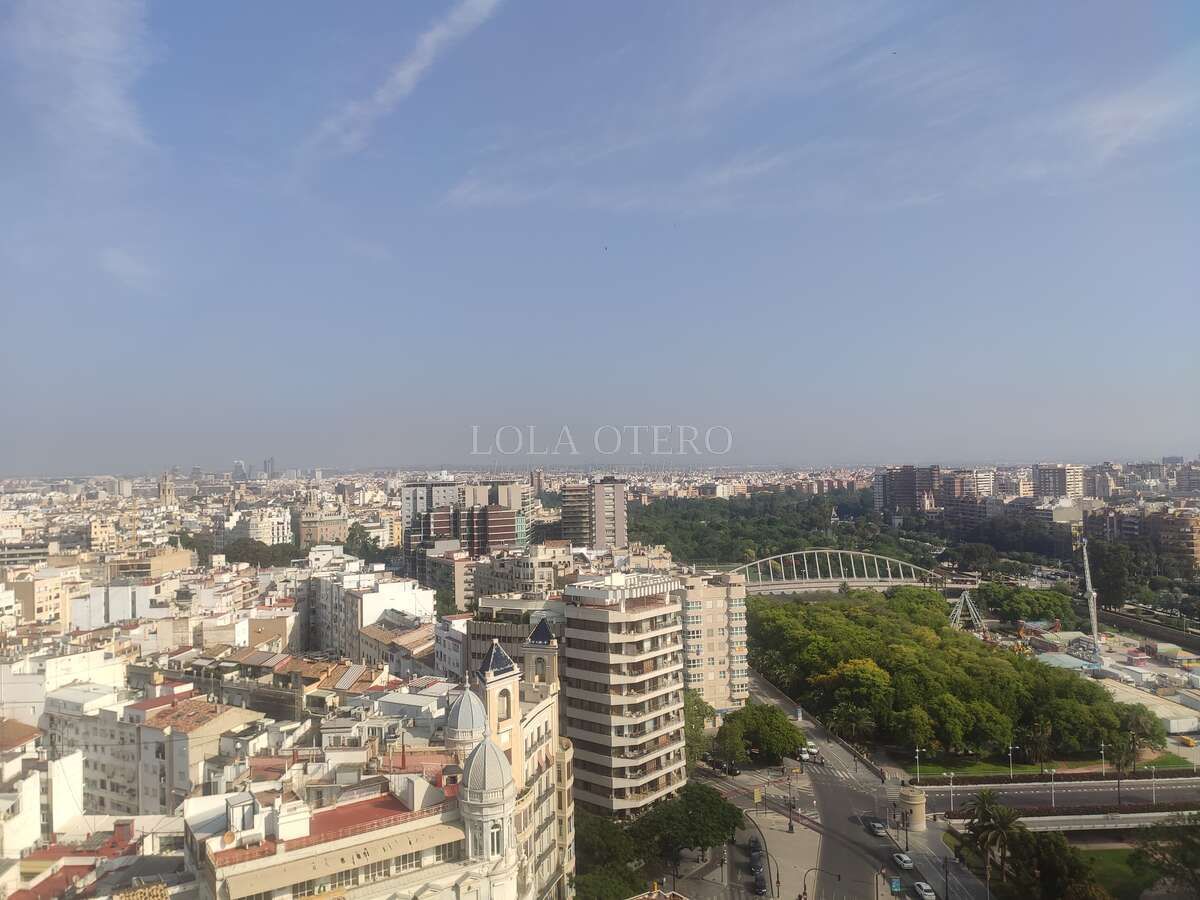 Vista exterior de Àtic en venda en  Valencia Capital amb Aire condicionat