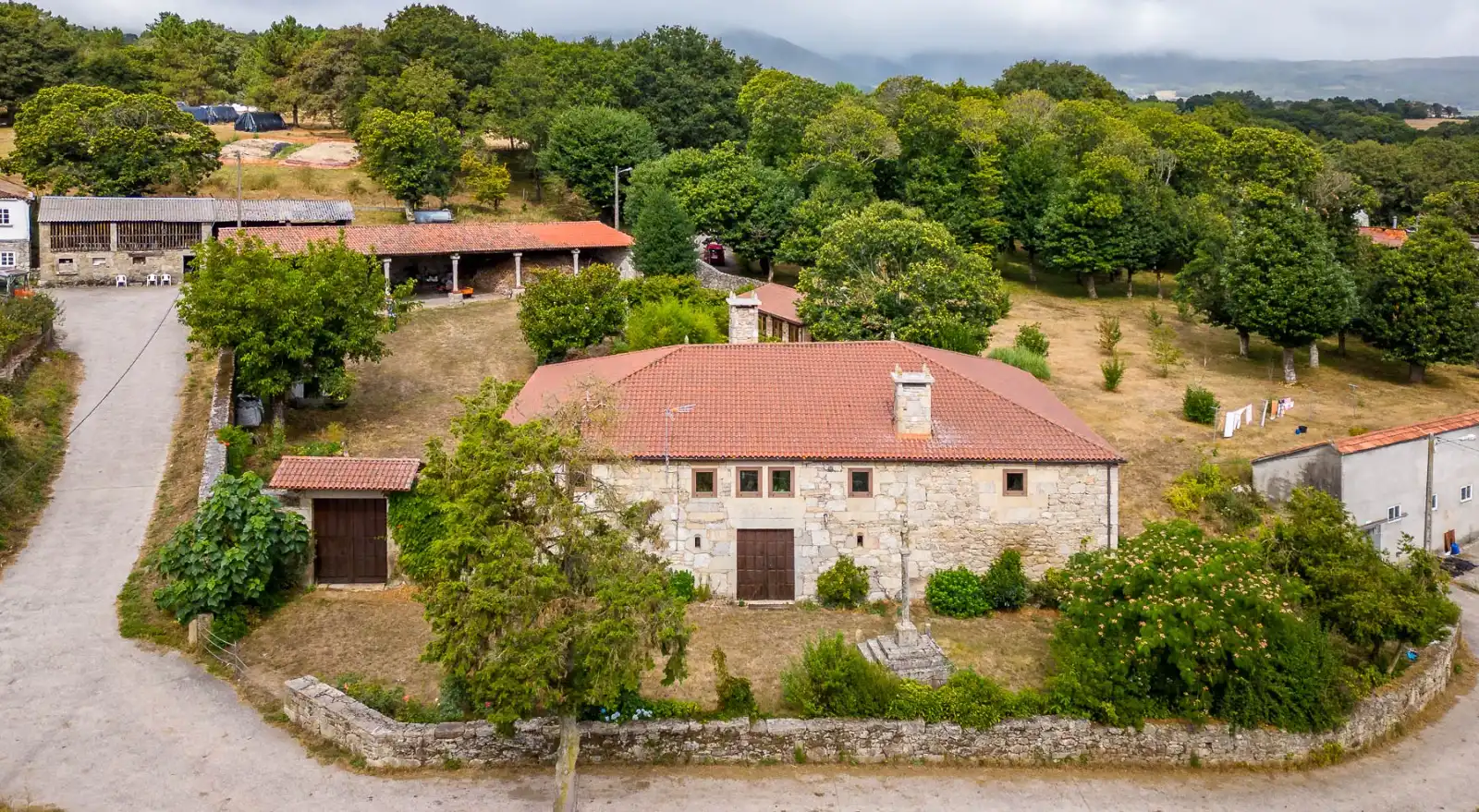 Vista exterior de Finca rústica en venda en Chantada amb Aire condicionat, Calefacció i Jardí privat