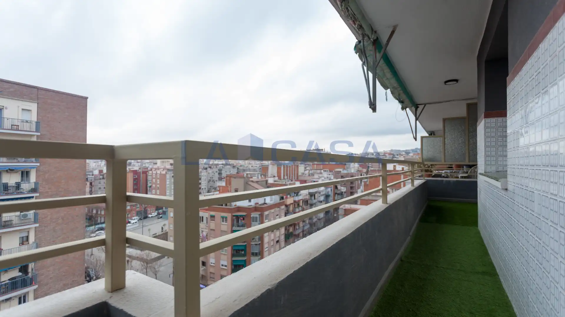 Terrassa de Àtic en venda en L'Hospitalet de Llobregat amb Balcó