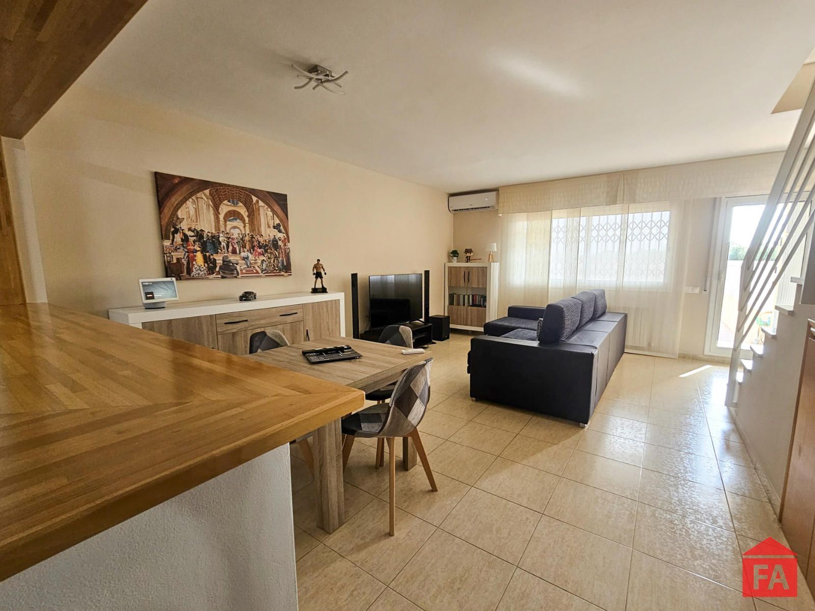 Sala d'estar de Casa adosada en venda en Banyeres del Penedès amb Aire condicionat, Calefacció i Terrassa