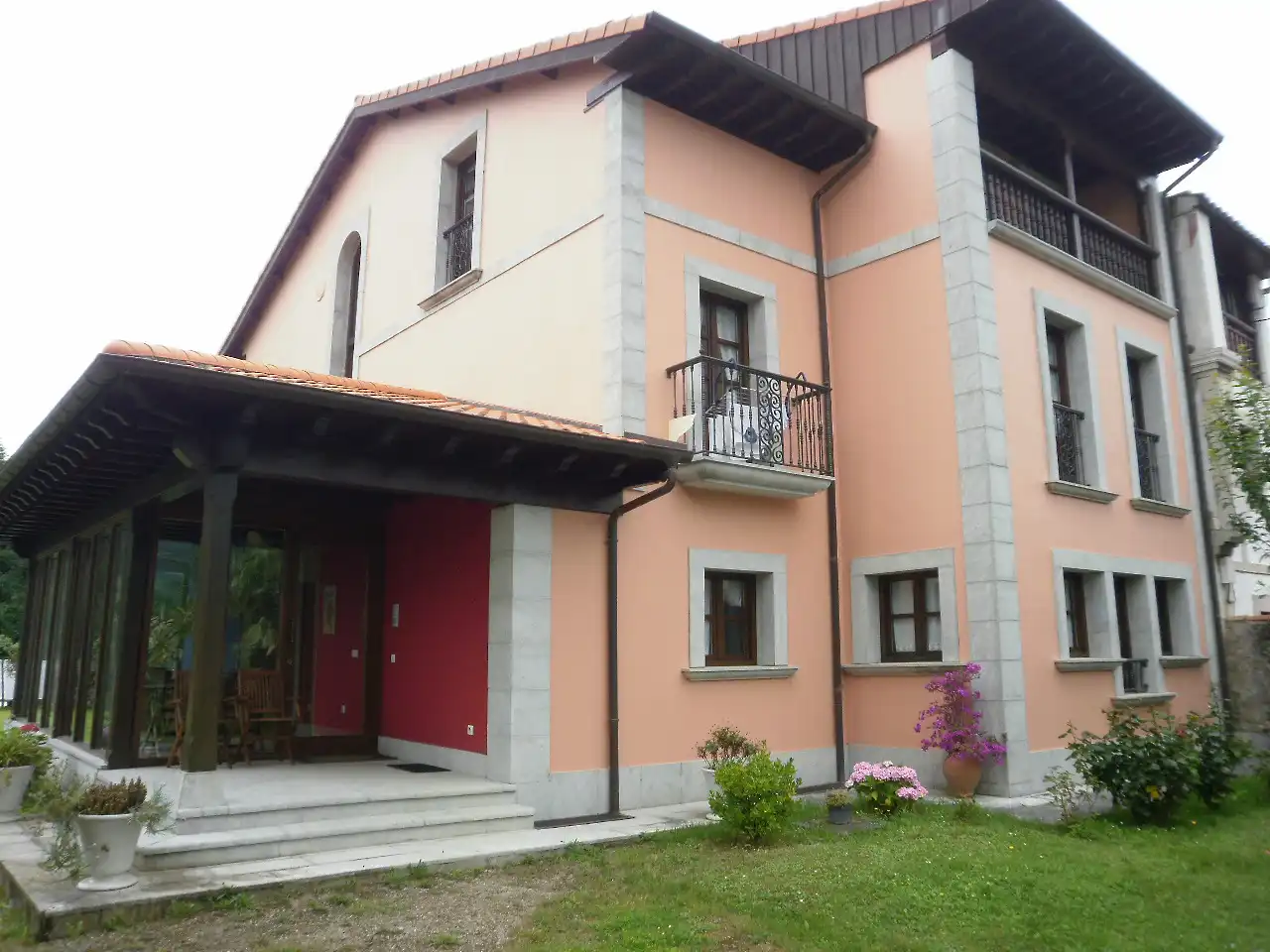 Vista exterior de Apartamento de alquiler en Llanes con Calefacción, Amueblado y Horno