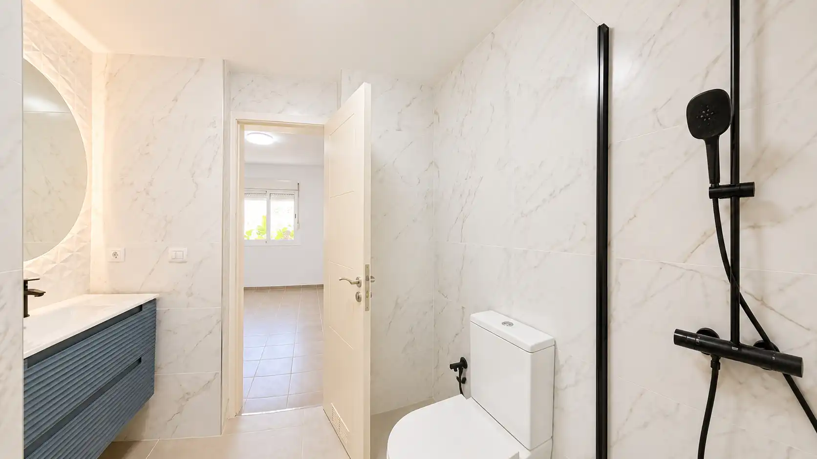 Badezimmer von Wohnungen zum Verkauf in Arona mit Terrasse, Ofen und Waschmaschine