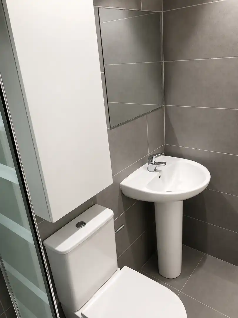 Badezimmer von Geschaftsraum zur Miete in Santander