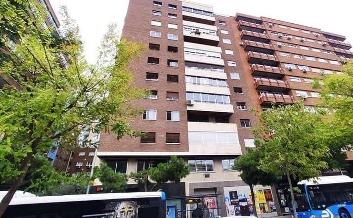 Vista exterior de Local en venda en  Madrid Capital