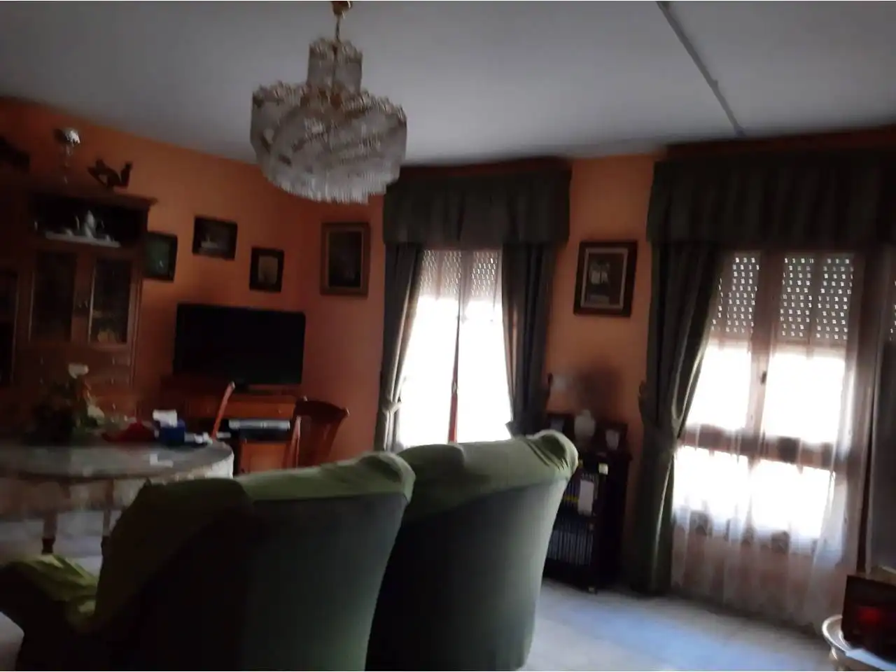 Sala d'estar de Casa o xalet en venda en Baza amb Calefacció, Terrassa i Moblat