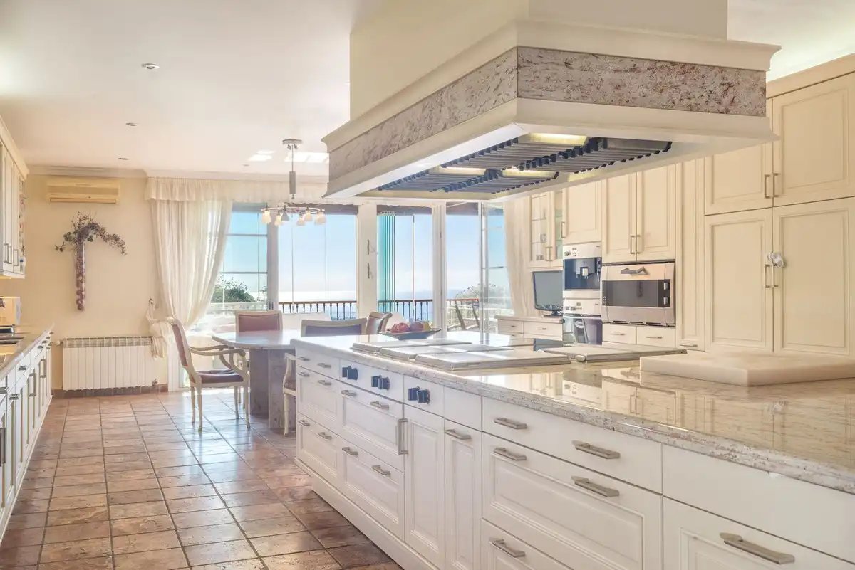 Chalet con terraza en venta en Urbanizacion los Altos de los Monteros 15, imagen 2