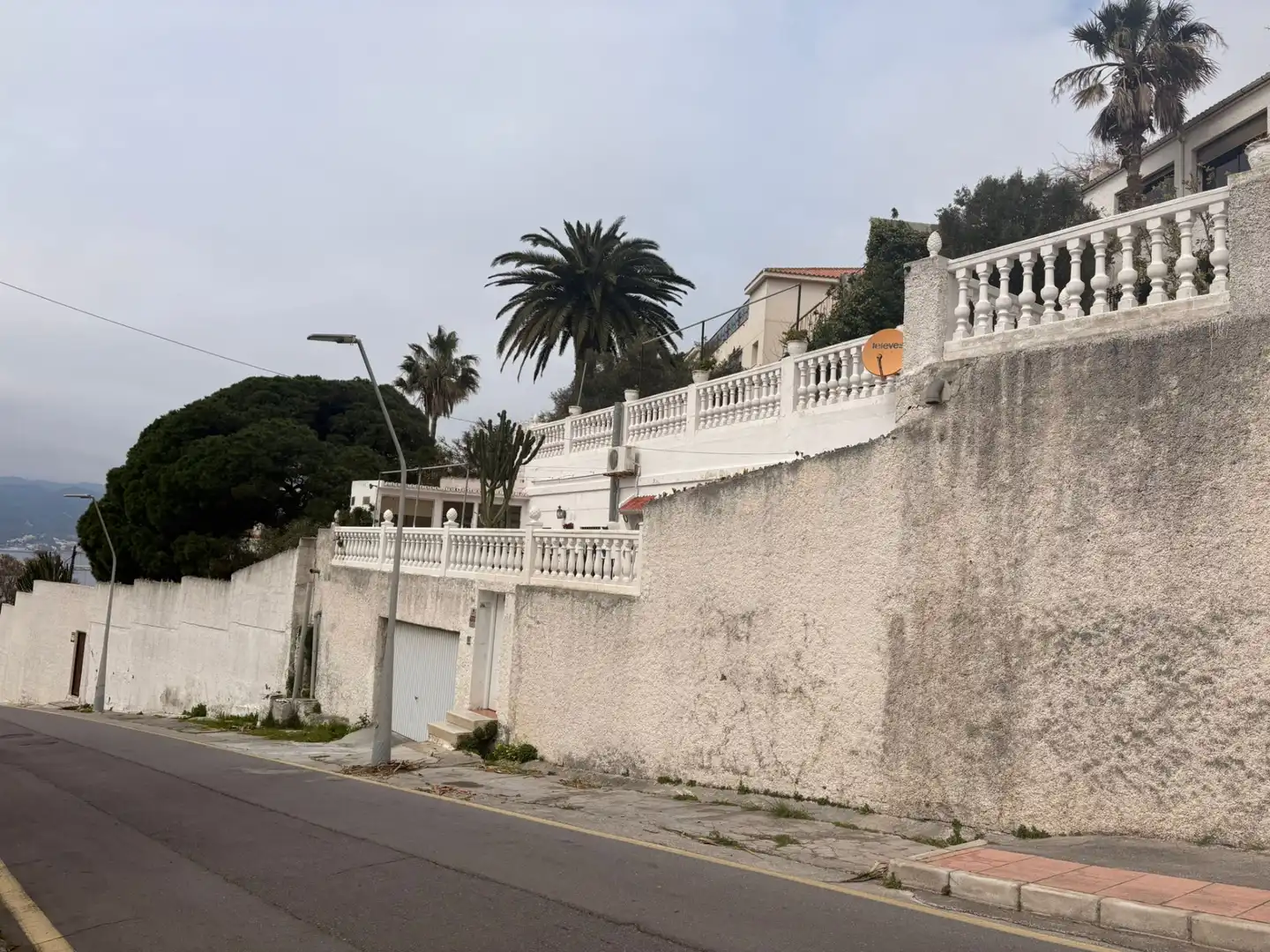 Vista exterior de Casa o xalet en venda en Ceuta amb Aire condicionat, Calefacció i Jardí privat