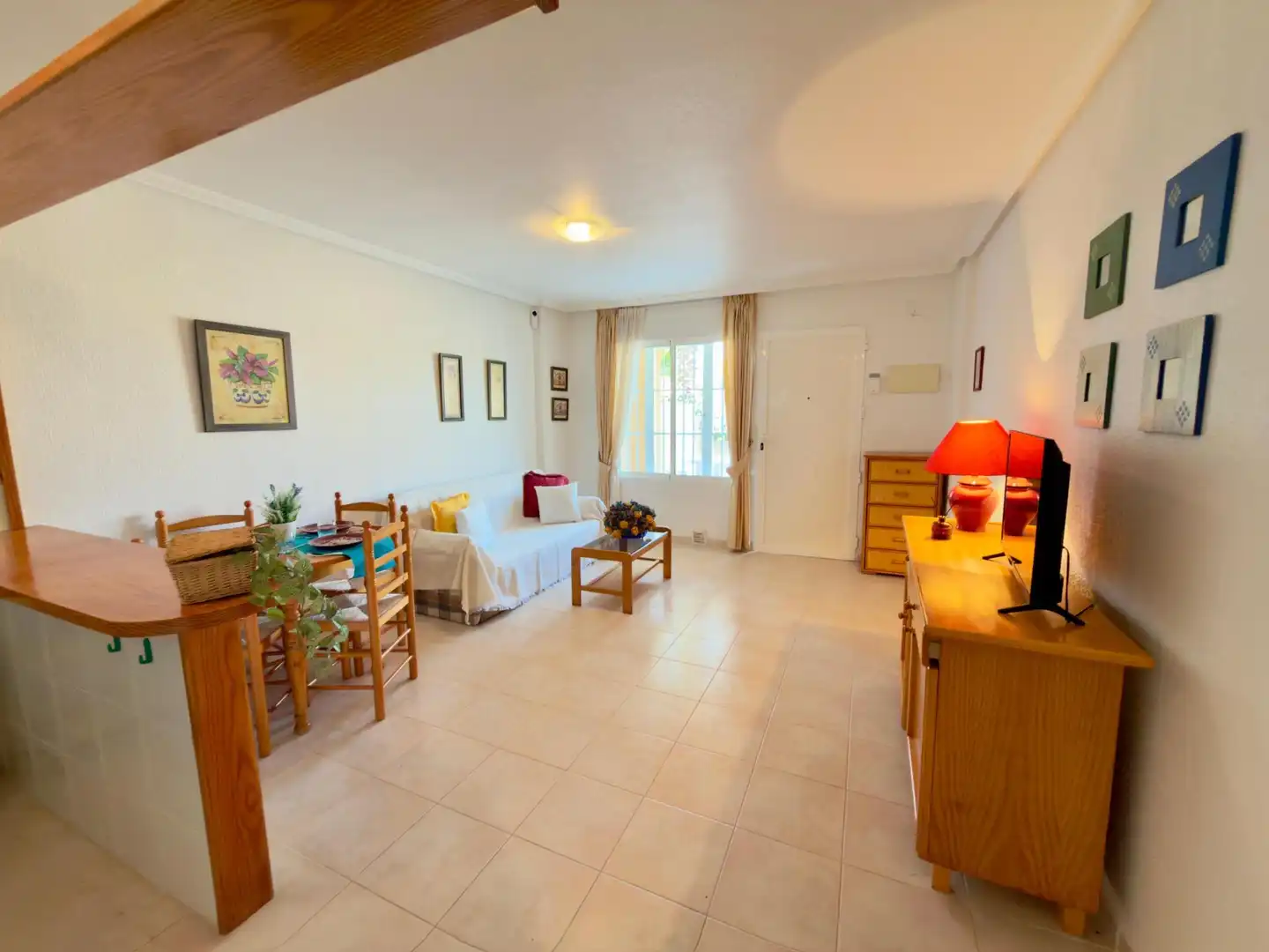 Sala de estar de Casa o chalet en venta en Torrevieja con Jardín privado, Amueblado y Piscina comunitaria