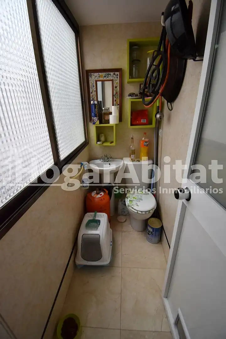 Badezimmer von Wohnung zum Verkauf in Xirivella mit Klimaanlage, Parkett und Balkon