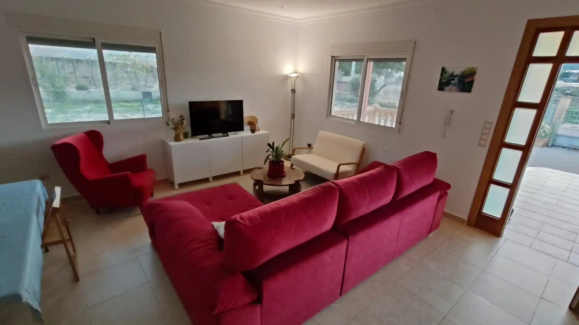 Sala d'estar de Casa o xalet en venda en Totana amb Jardí privat, Moblat i Forn