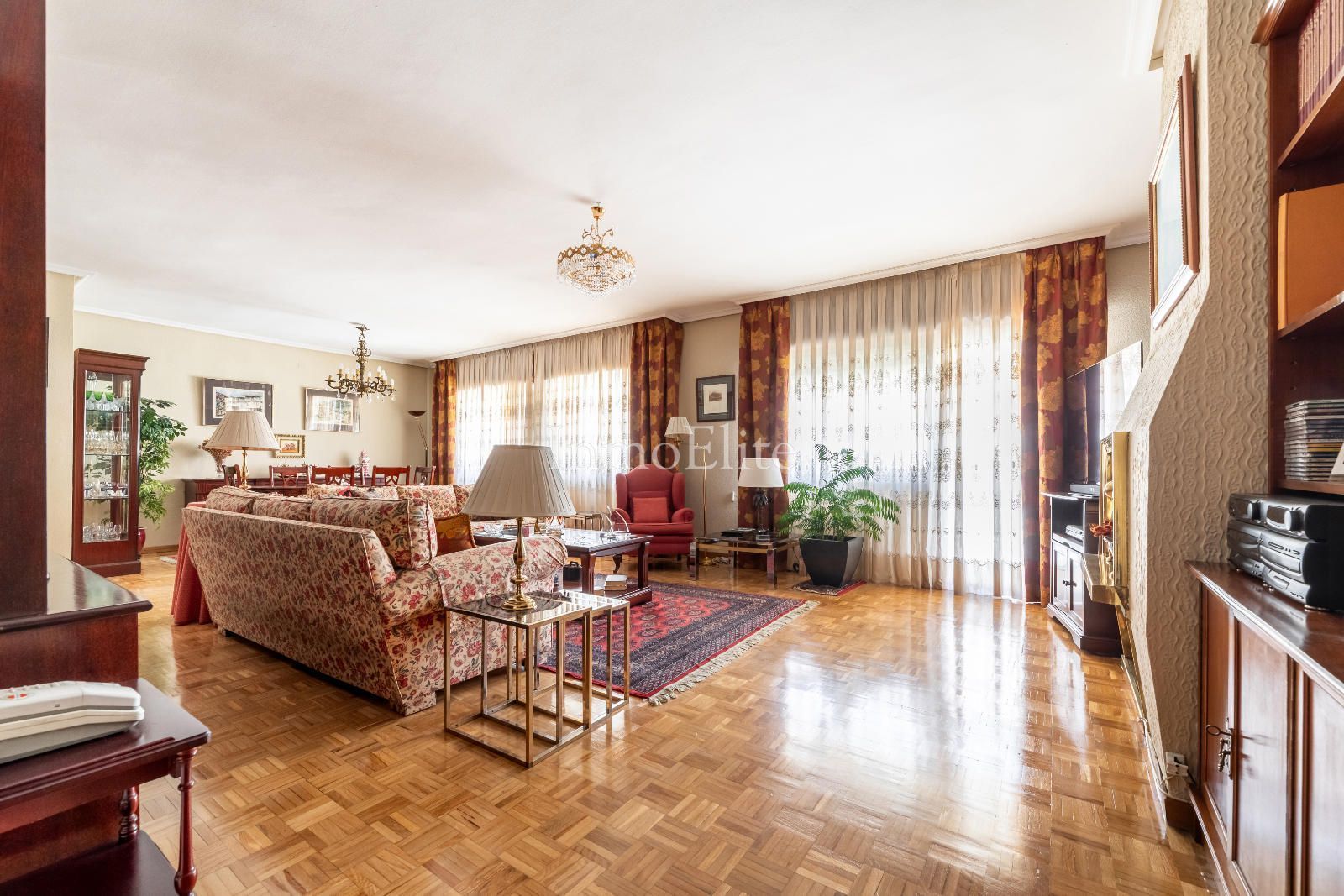 Sala de estar de Dúplex en venta en Majadahonda con Aire acondicionado, Calefacción y Parquet