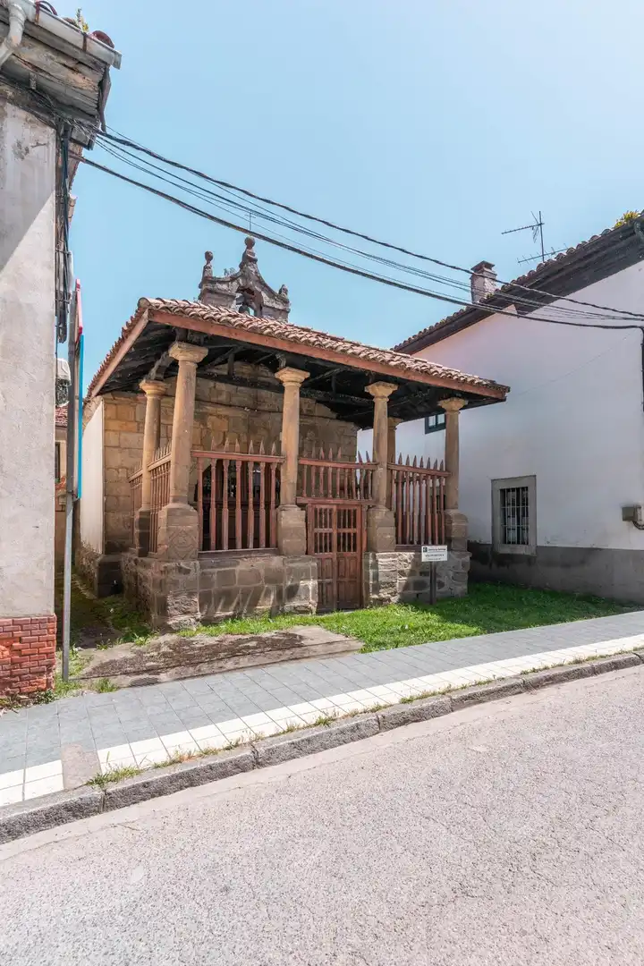 Vista exterior de Casa adosada en venda en Lena