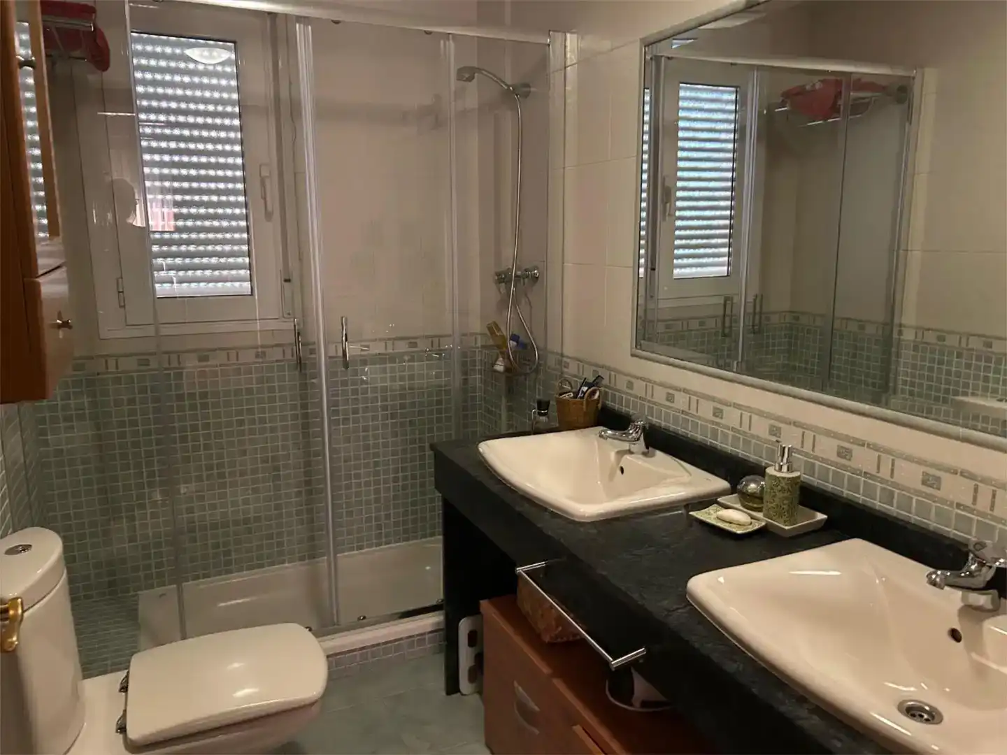 Badezimmer von Einfamilien-Reihenhaus zum Verkauf in  Granada Capital mit Klimaanlage und Balkon
