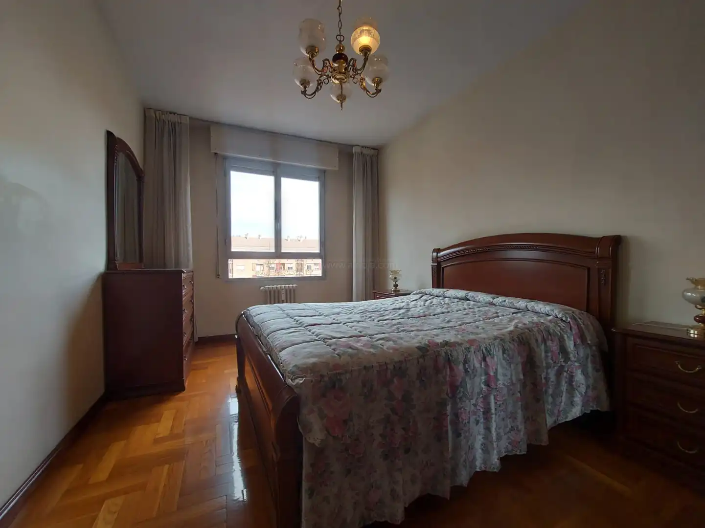 Dormitori de Pis en venda en  Logroño amb Calefacció, Parquet i Terrassa