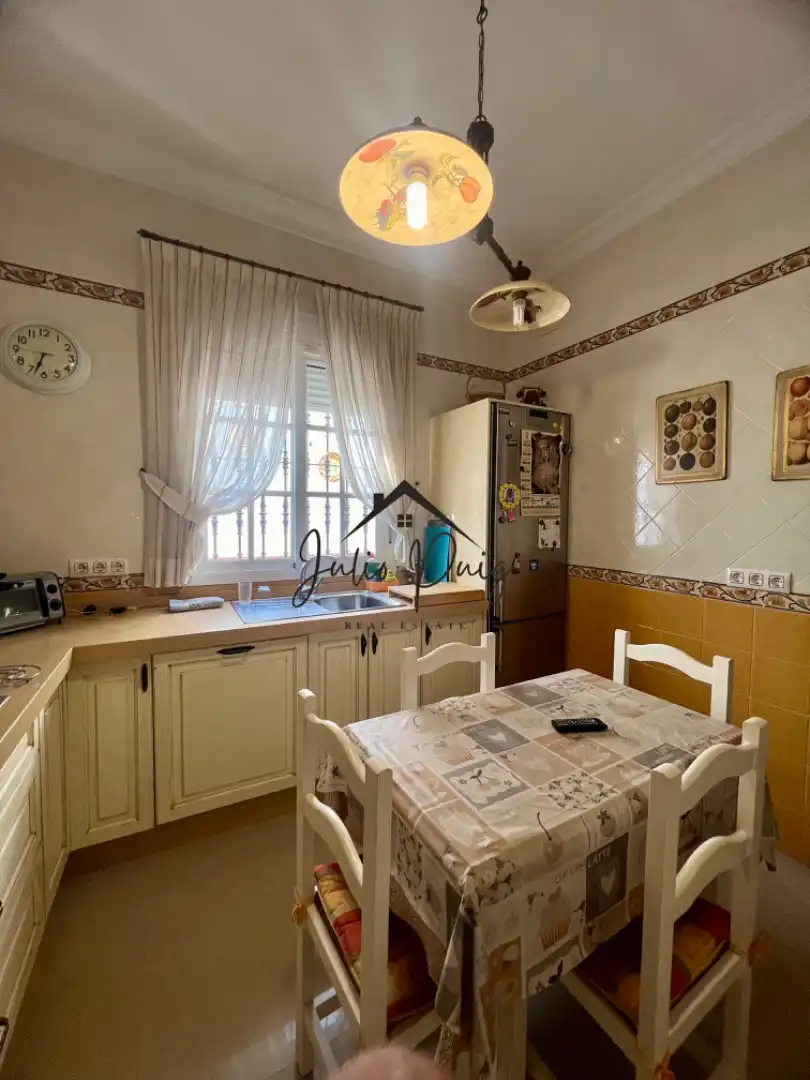 Cuina de Casa o xalet en venda en Villamanrique de la Condesa amb Aire condicionat, Traster i Moblat