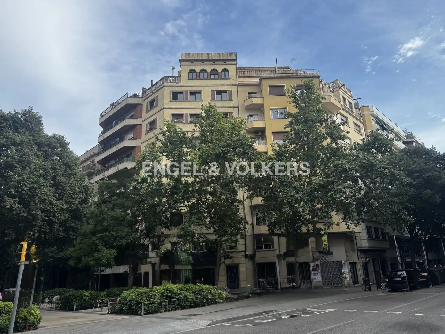 Außenansicht von Gebäude zum Verkauf in Barcelona