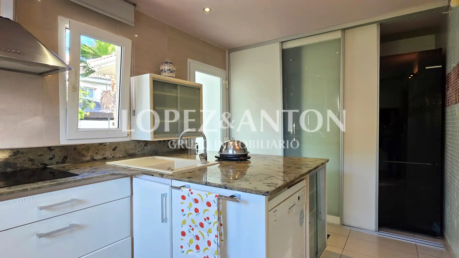 Kitchen of Houses for sale in L'Eliana  with Air Conditioner, Private garden and Terrace