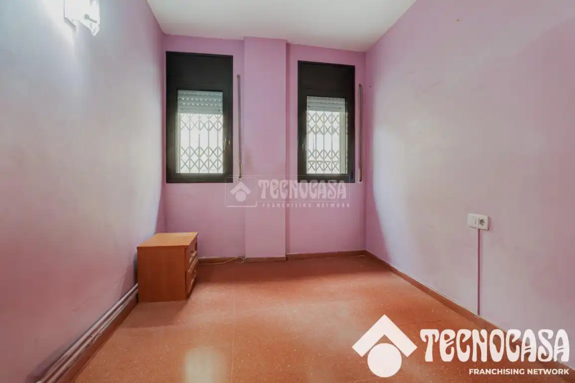 Habitación de Piso en venta en Santa Coloma de Gramenet con Calefacción y Terraza