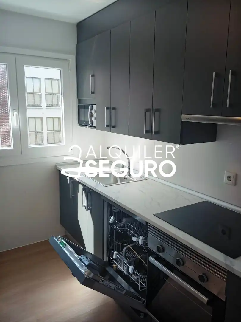 Cocina de Piso de alquiler en Valladolid con Calefacción y Trastero