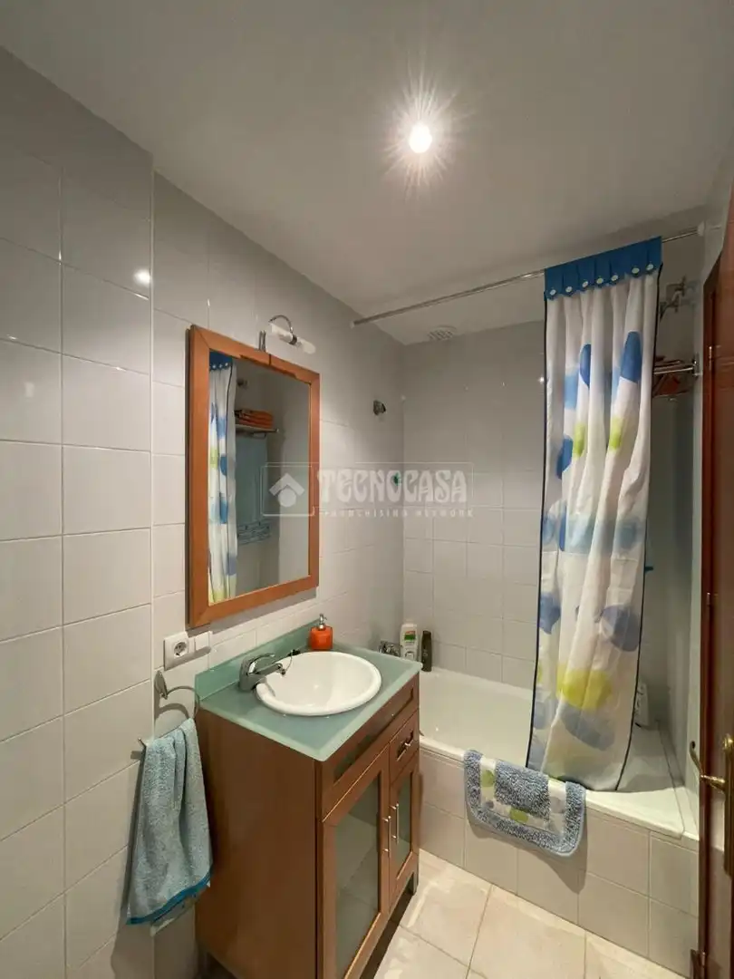 Bathroom of Flat for sale in Arcos de la Frontera  with Air Conditioner and Furnished
