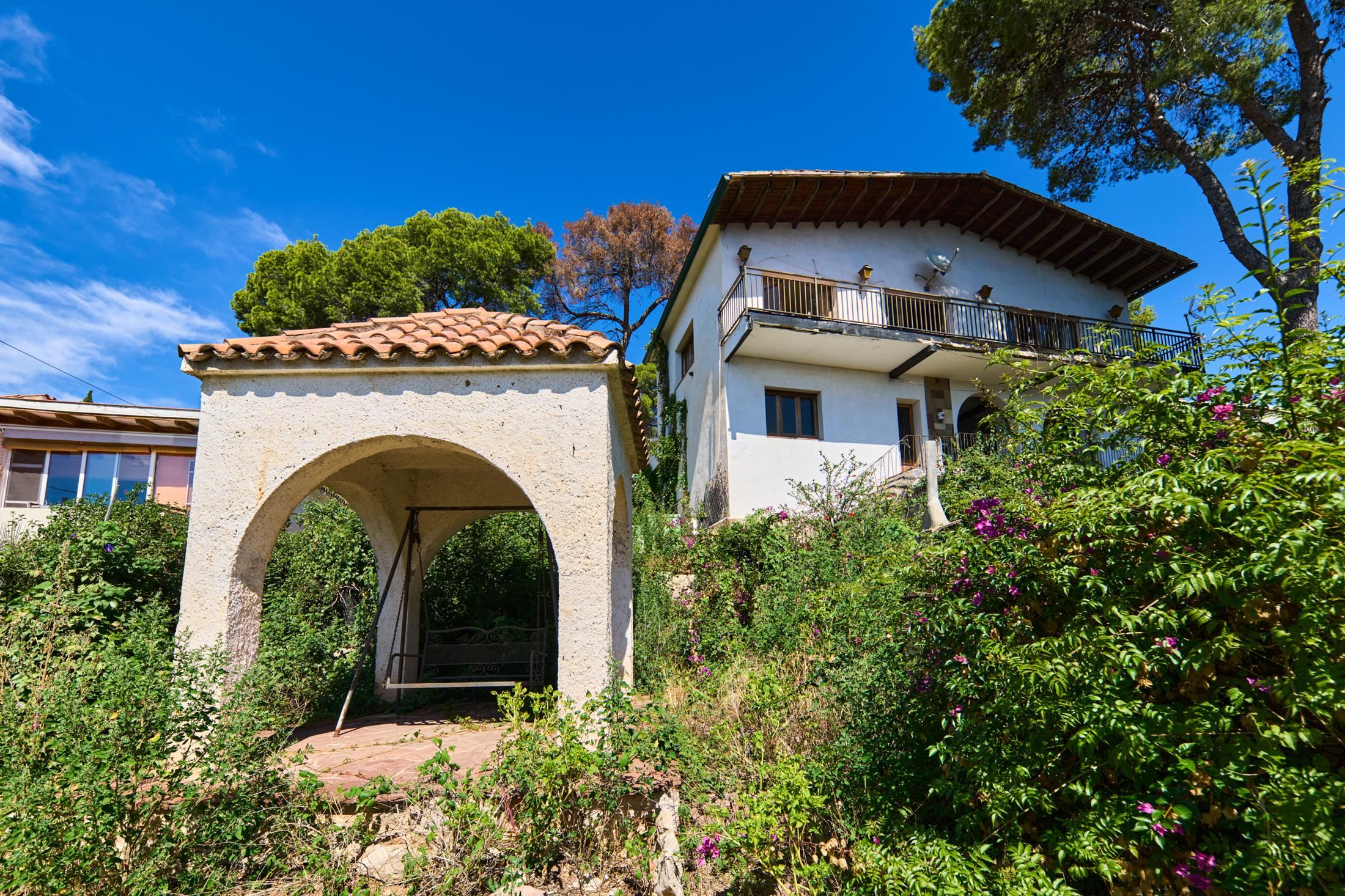 Vista exterior de Casa o xalet en venda en Castelldefels amb Jardí privat, Terrassa i Traster