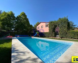 Piscina de Casa o xalet en venda en Cuenca Capital amb Calefacció, Jardí privat i Terrassa