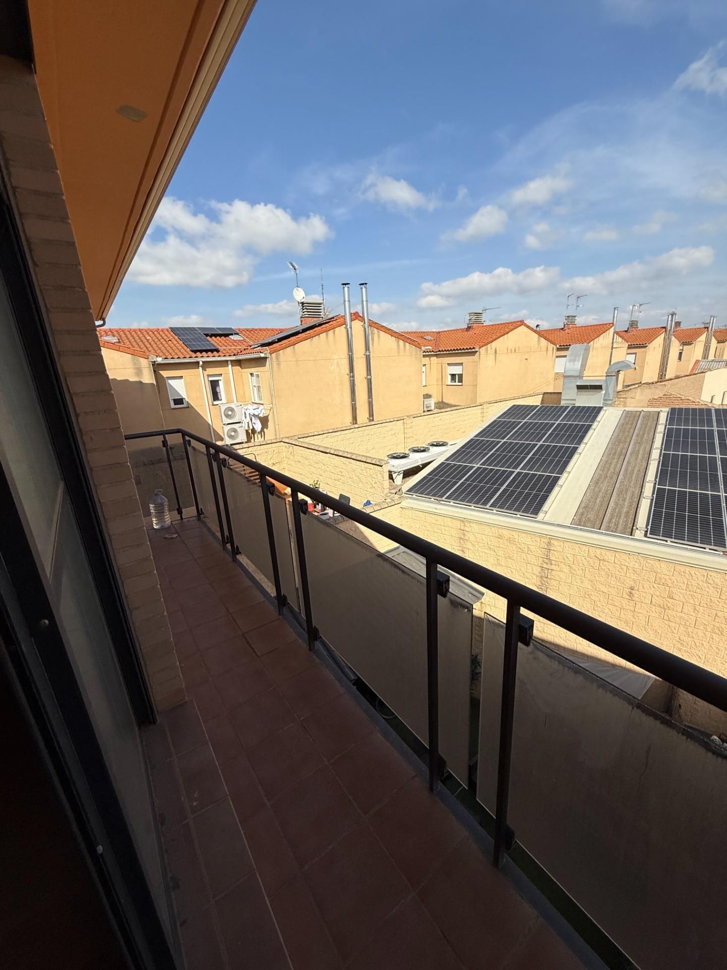 Terrasse von Wohnung mieten mit Kaufoption in Pinseque mit Terrasse, Abstellraum und Balkon