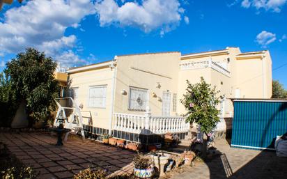 Vista exterior de Casa o xalet en venda en Torrevieja amb Aire condicionat, Terrassa i Balcó