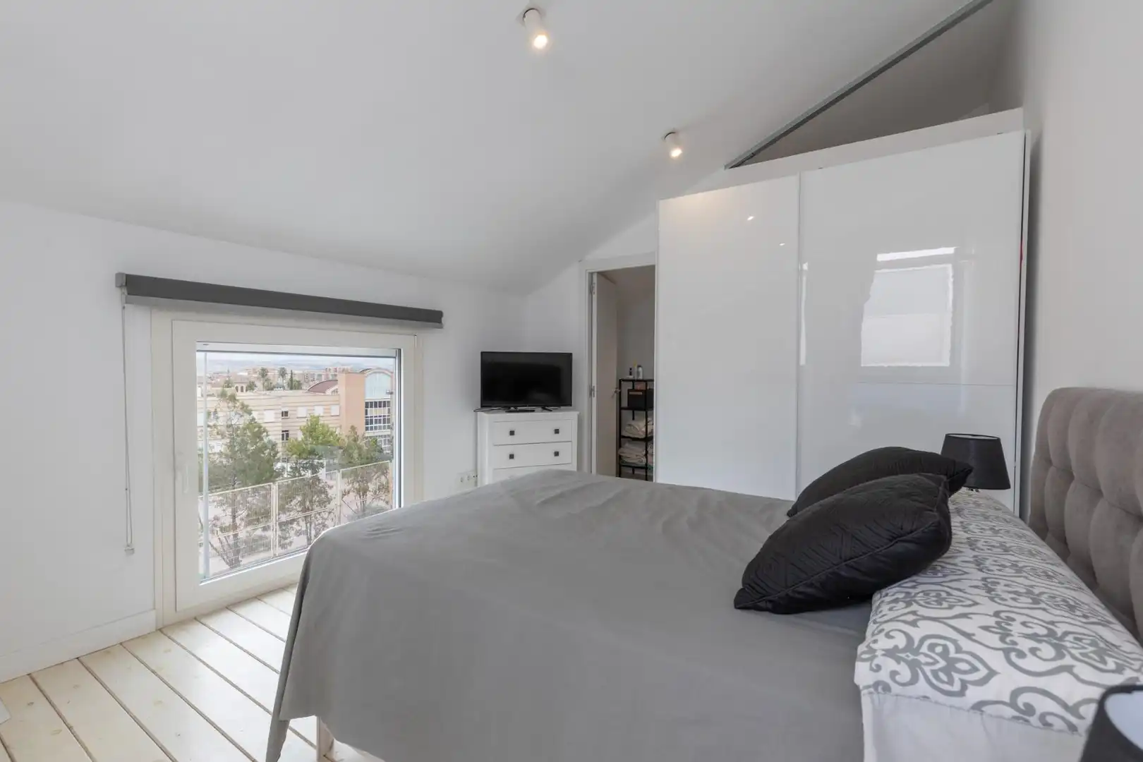 Dormitori de Casa o xalet en venda en Granada amb Calefacció, Terrassa i Traster