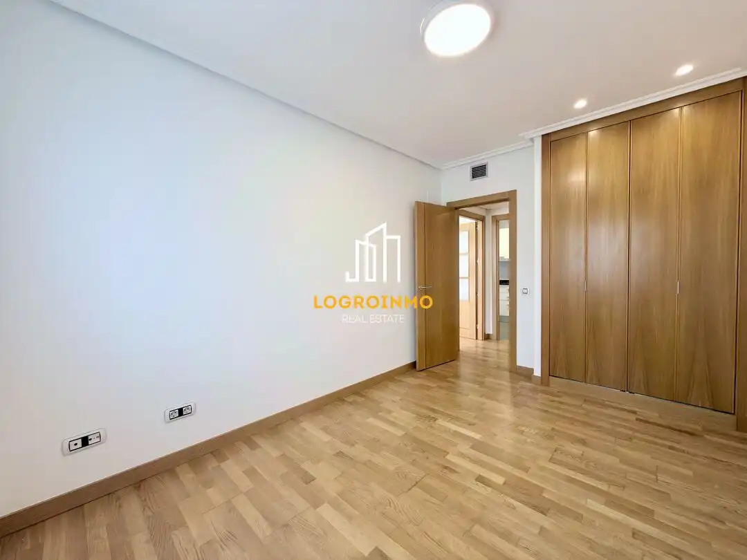 Flat for sale in  Logroño  with Air Conditioner, Heating and Private garden