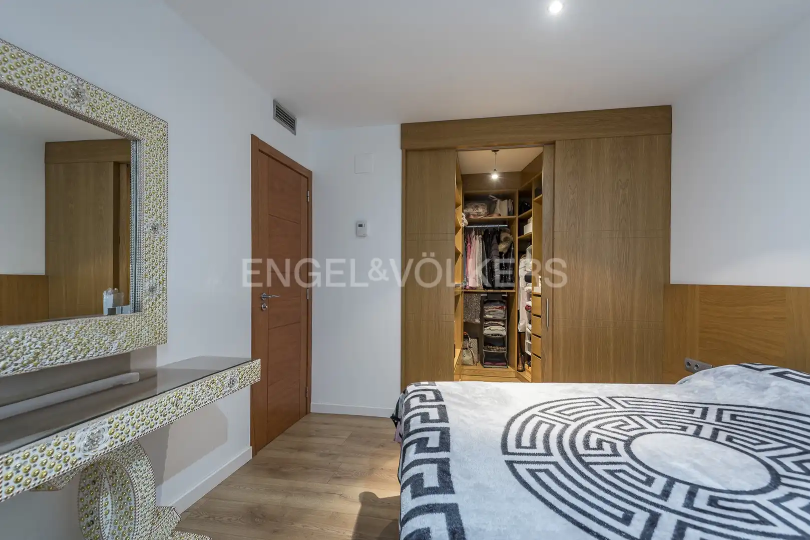 Schlafzimmer von Wohnung zum Verkauf in Barcelona mit Klimaanlage, Heizung und Privatgarten