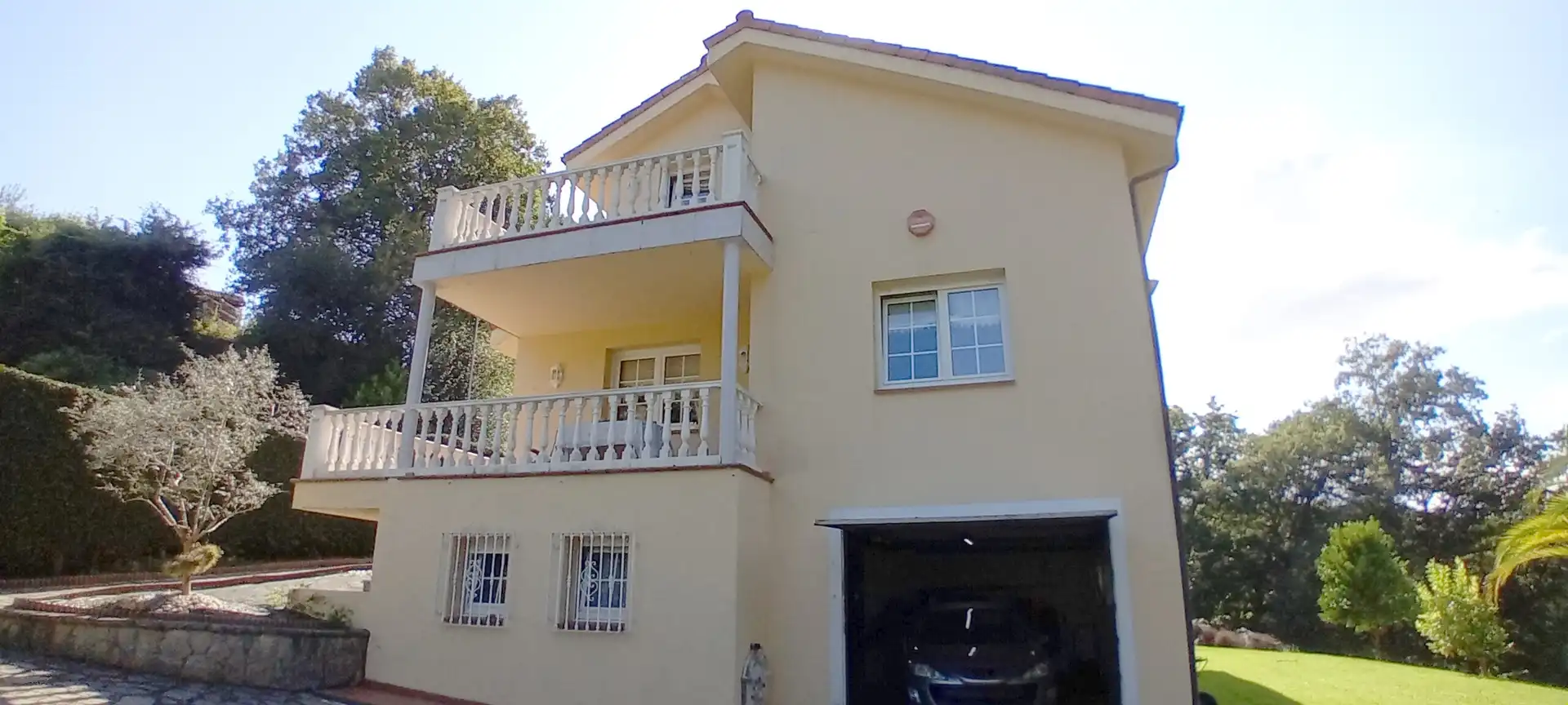 Vista exterior de Casa o xalet en venda en Parres amb Calefacció, Jardí privat i Parquet