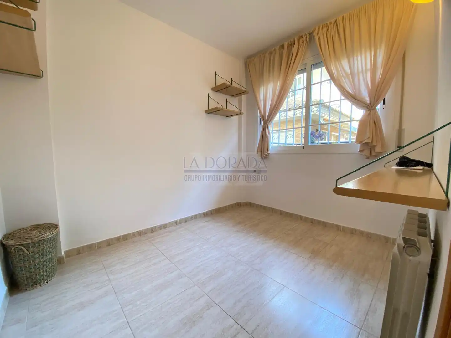 Habitación de Casa adosada en venta en Cambrils con Aire acondicionado, Calefacción y Jardín privado