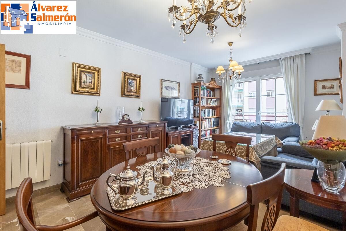 Dining room of Flat for sale in  Granada Capital  with Air Conditioner and Balcony