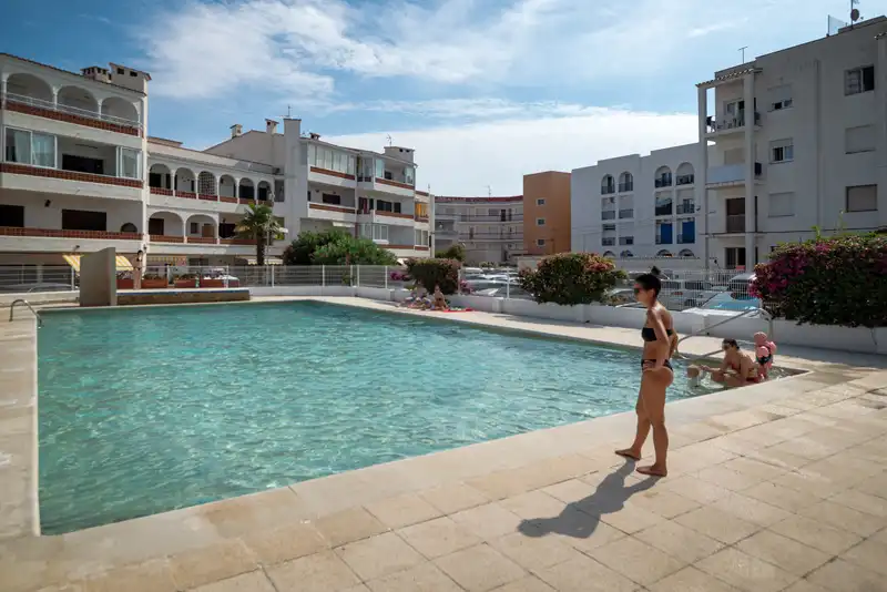 Piscina de Planta baixa en venda en Empuriabrava amb Aire condicionat, Calefacció i Terrassa