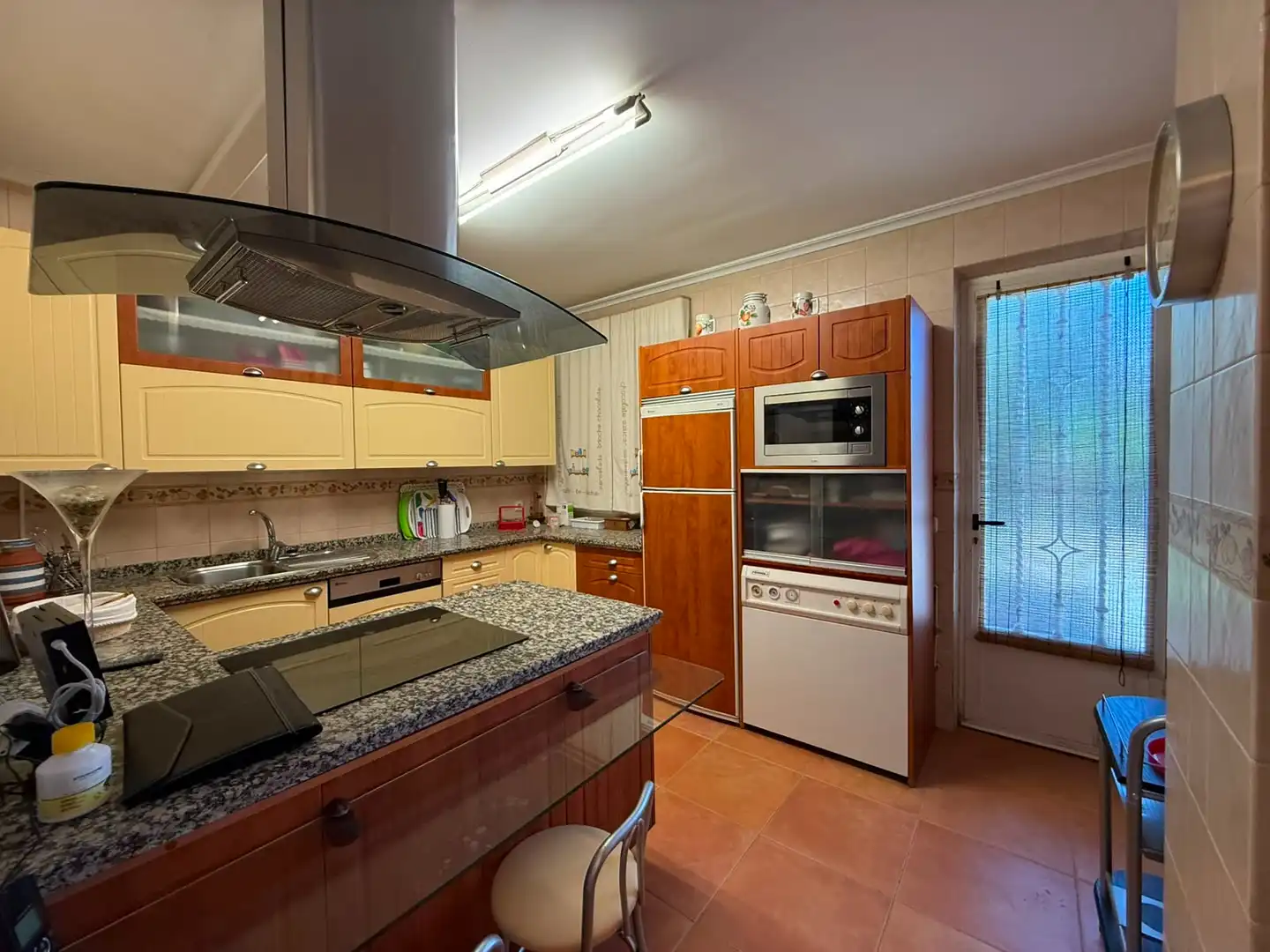 Küche von Einfamilien-Reihenhaus zum Verkauf in Santa Marta de Tormes mit Klimaanlage, Heizung und Privatgarten
