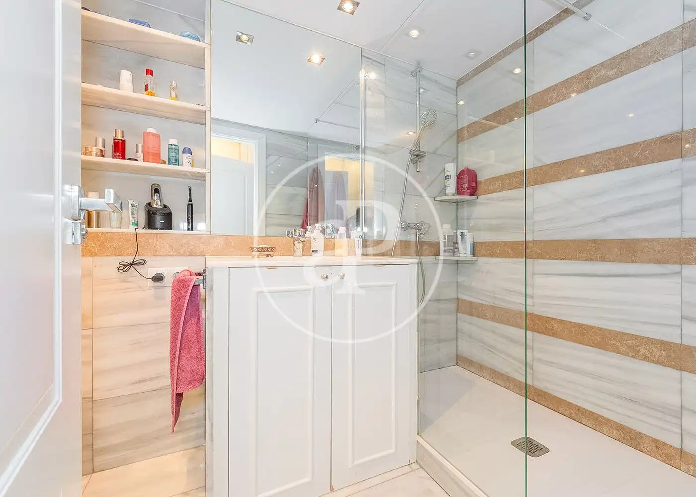 Bathroom of Flat for sale in La Moraleja  with Air Conditioner, Heating and Private garden
