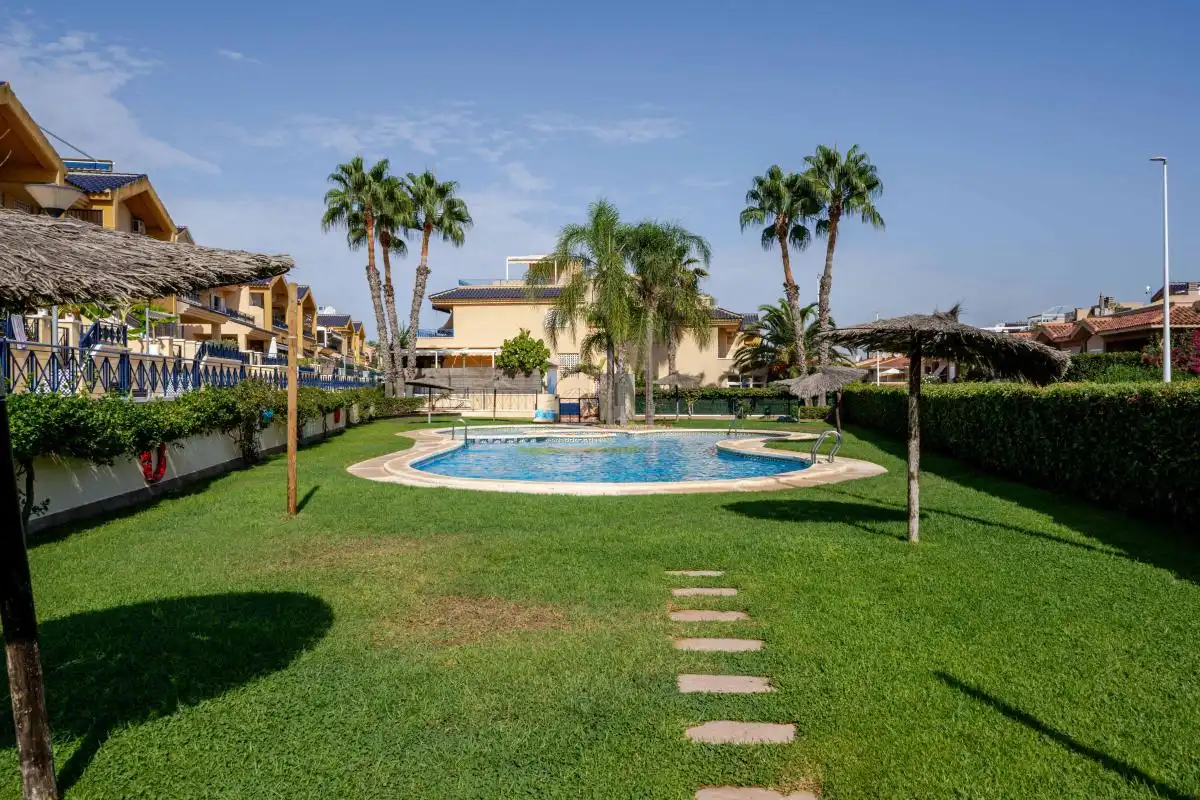 Piscina de Dúplex en venta en Santa Pola con Aire acondicionado, Calefacción y Jardín privado