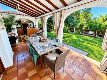 Detached house with pool for sale in Almajada - Ravel