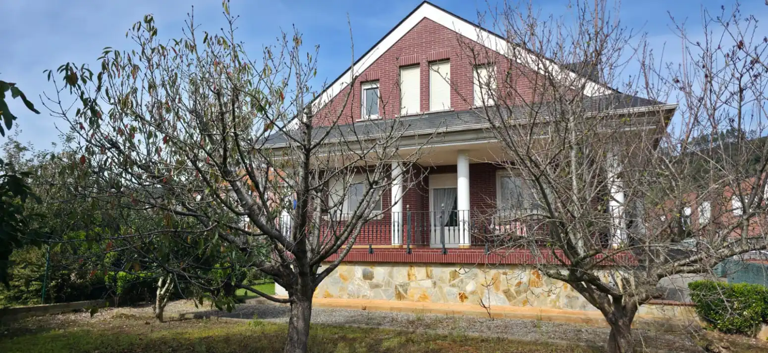 Vista exterior de Casa o xalet en venda en Piélagos amb Jardí privat i Parquet