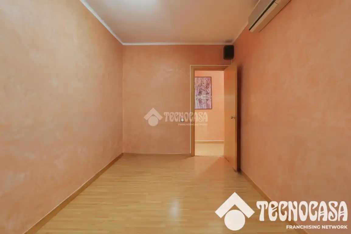Habitación de Piso en venta en Canovelles con Aire acondicionado y Balcón
