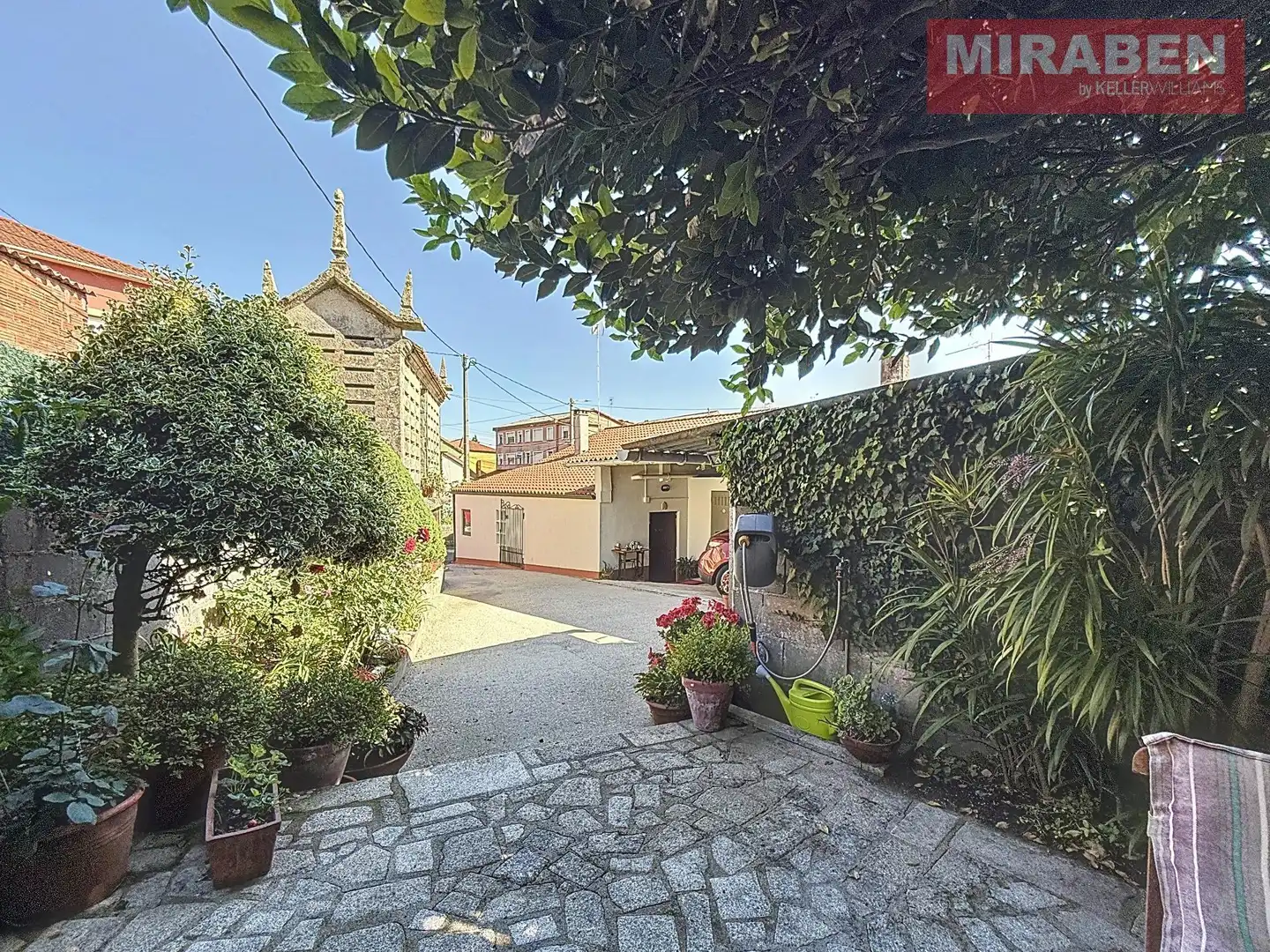 Vista exterior de Finca rústica en venda en Rianxo amb Calefacció, Jardí privat i Moblat