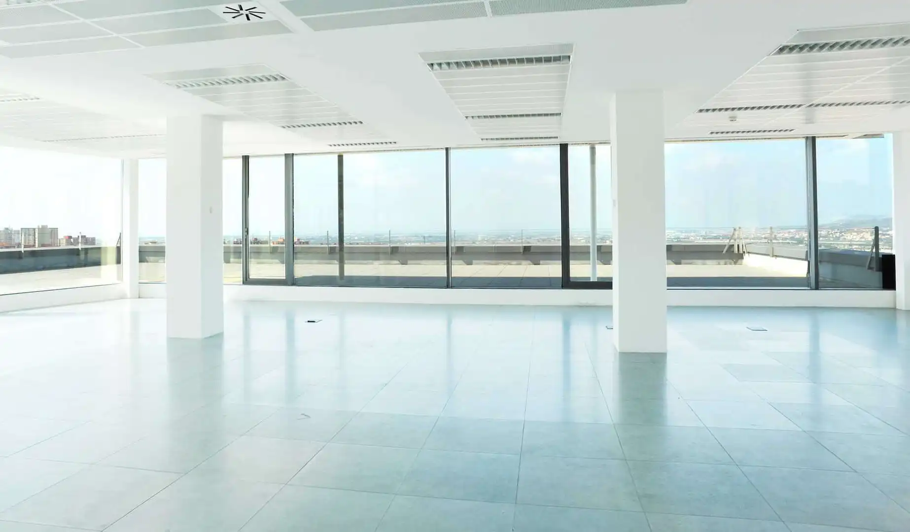 Oficina de alquiler en Cornellà de Llobregat con Aire acondicionado, Calefacción y Terraza
