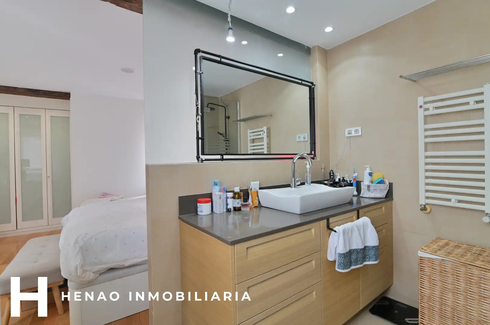 Bathroom of Flat for sale in Bilbao   with Heating, Parquet flooring and Furnished